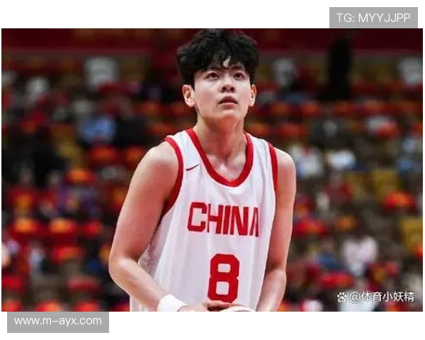 杨舒予快攻上篮，主场球迷欢呼雀跃